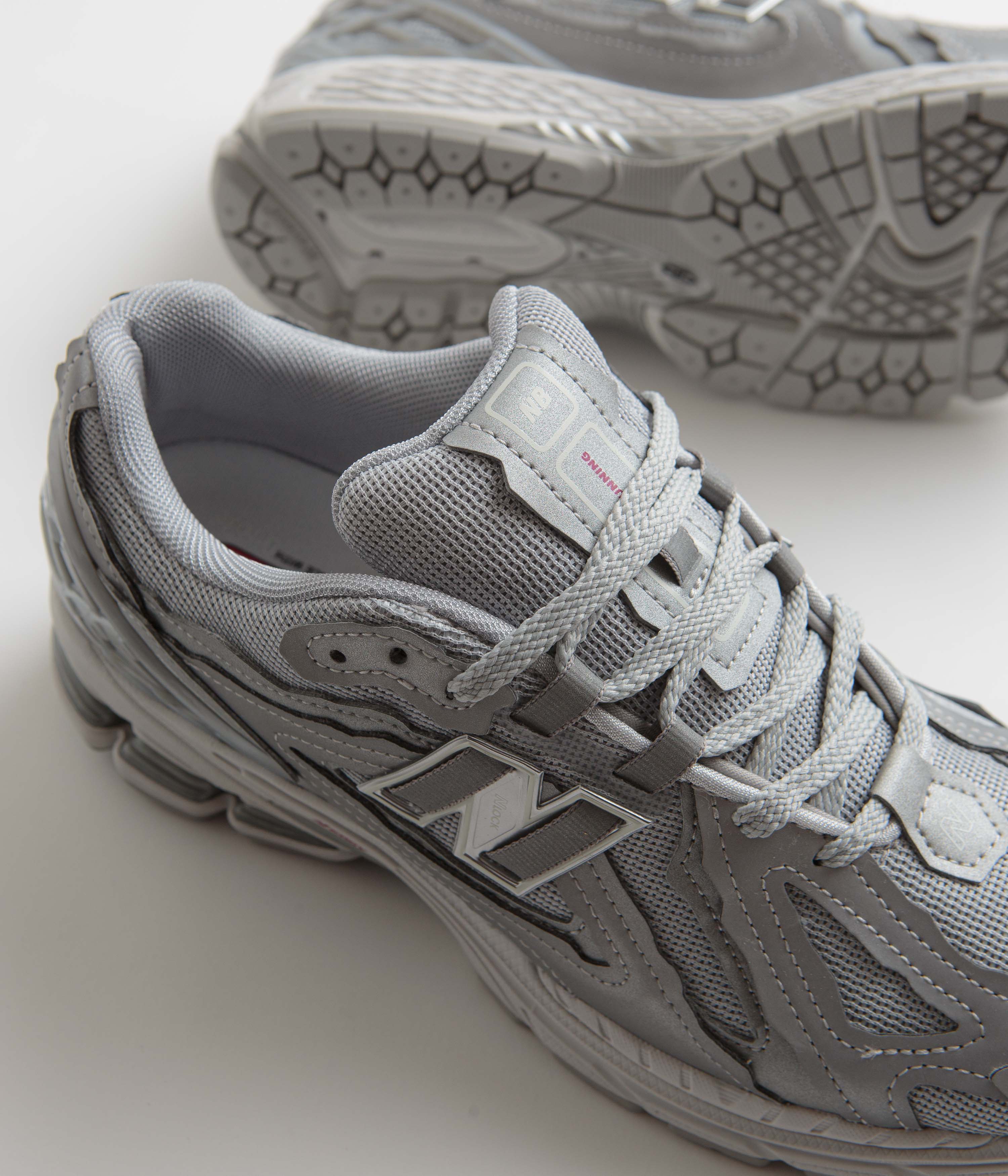 New Balance 1906 Shoes - Silver Metallic