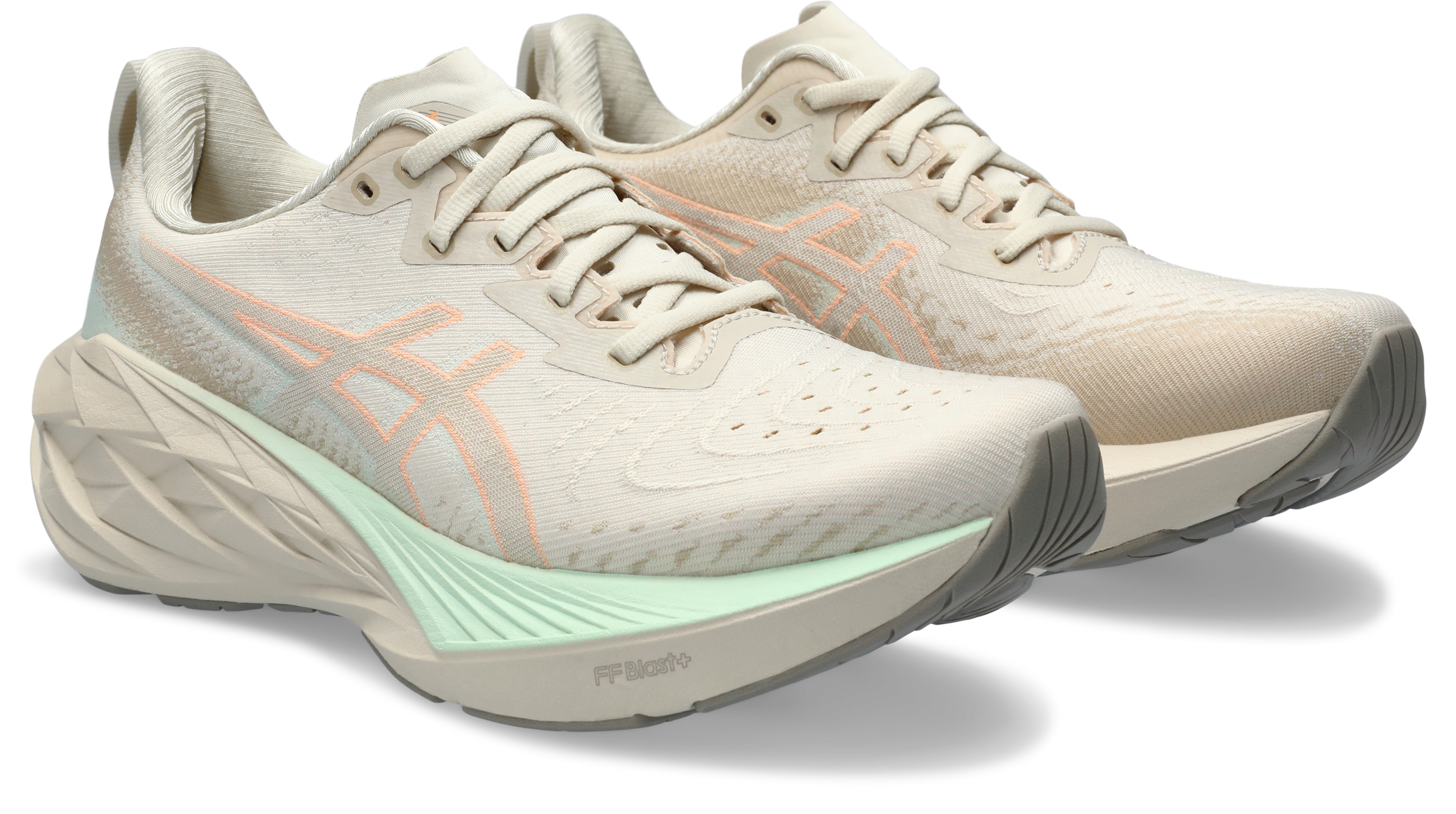 W Asics Novablast 4